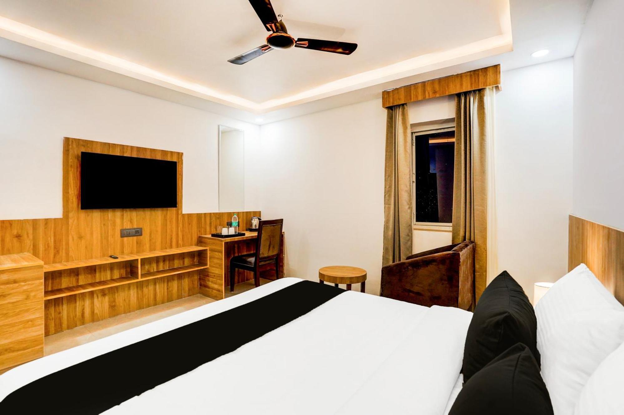 גאזיאבאד Townhouse Grand Address Hotel And Banquet מראה חיצוני תמונה